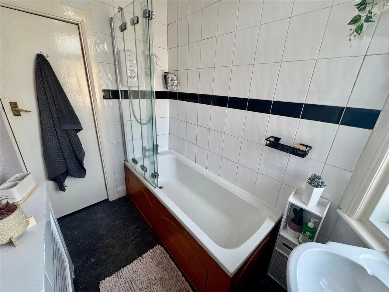 Commercial Street, Scarborough, YO12, photo 16