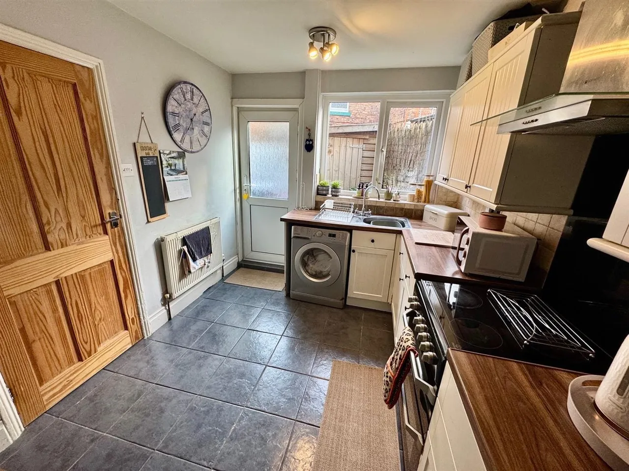 Commercial Street, Scarborough, YO12, photo 12