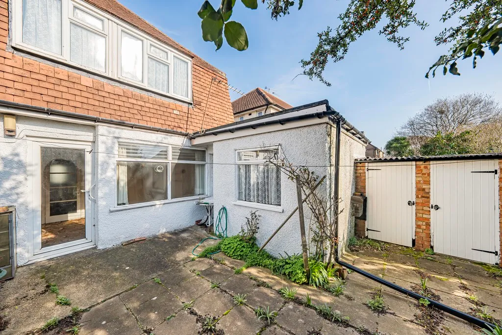 Ashwood Avenue, Hillingdon, UB8, photo 3