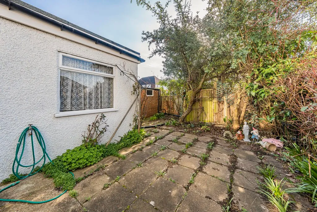 Ashwood Avenue, Hillingdon, UB8, photo 25