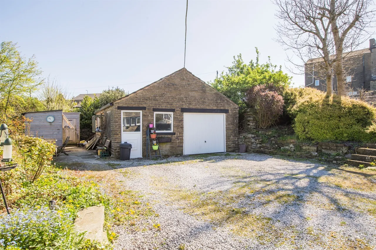 Windy Bank Lane, Queensbury, BD13, photo 24