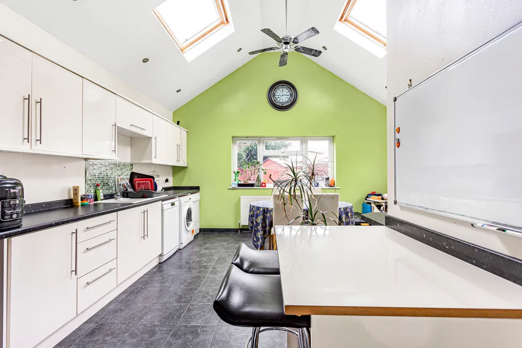 Vegal Crescent, Englefield Green, TW20, photo 9