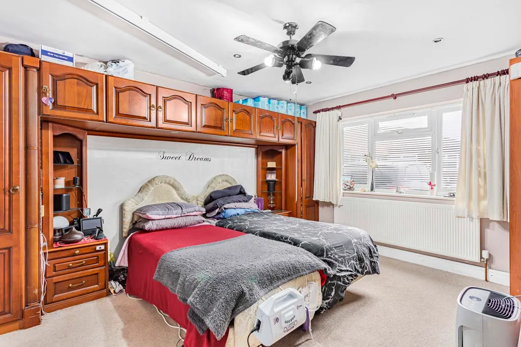Vegal Crescent, Englefield Green, TW20, photo 6