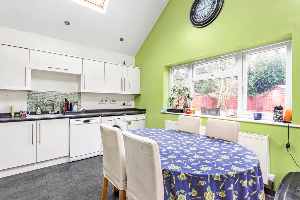 Vegal Crescent, Englefield Green, TW20, photo 10