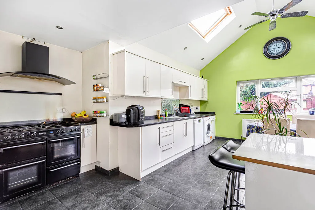 Vegal Crescent, Englefield Green, TW20, photo 5