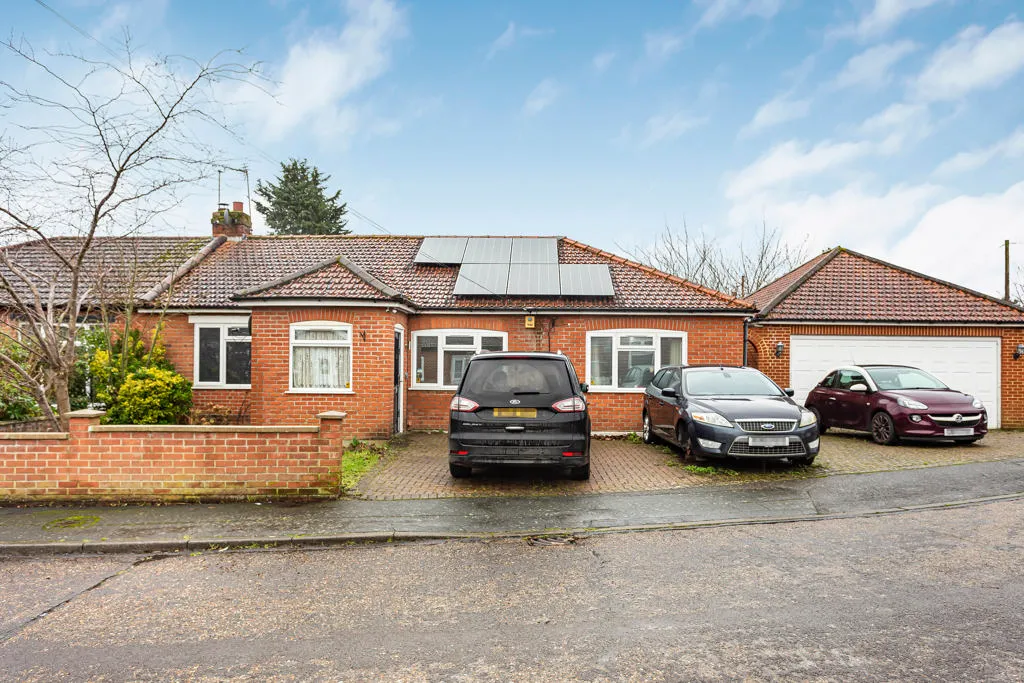 Vegal Crescent, Englefield Green, TW20, photo 3