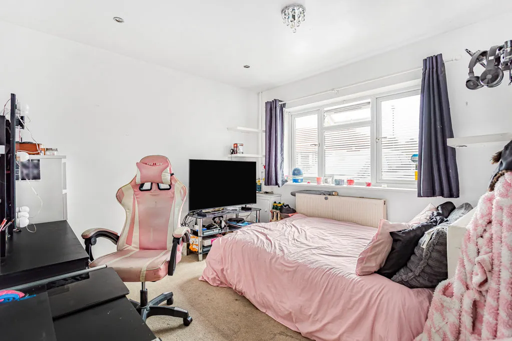 Vegal Crescent, Englefield Green, TW20, photo 11
