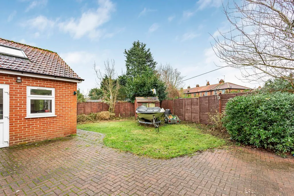 Vegal Crescent, Englefield Green, TW20, photo 14