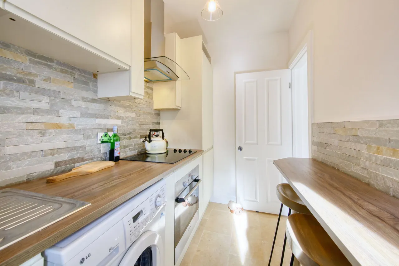 Burntwood Lane, London, SW17 0AH, photo 8