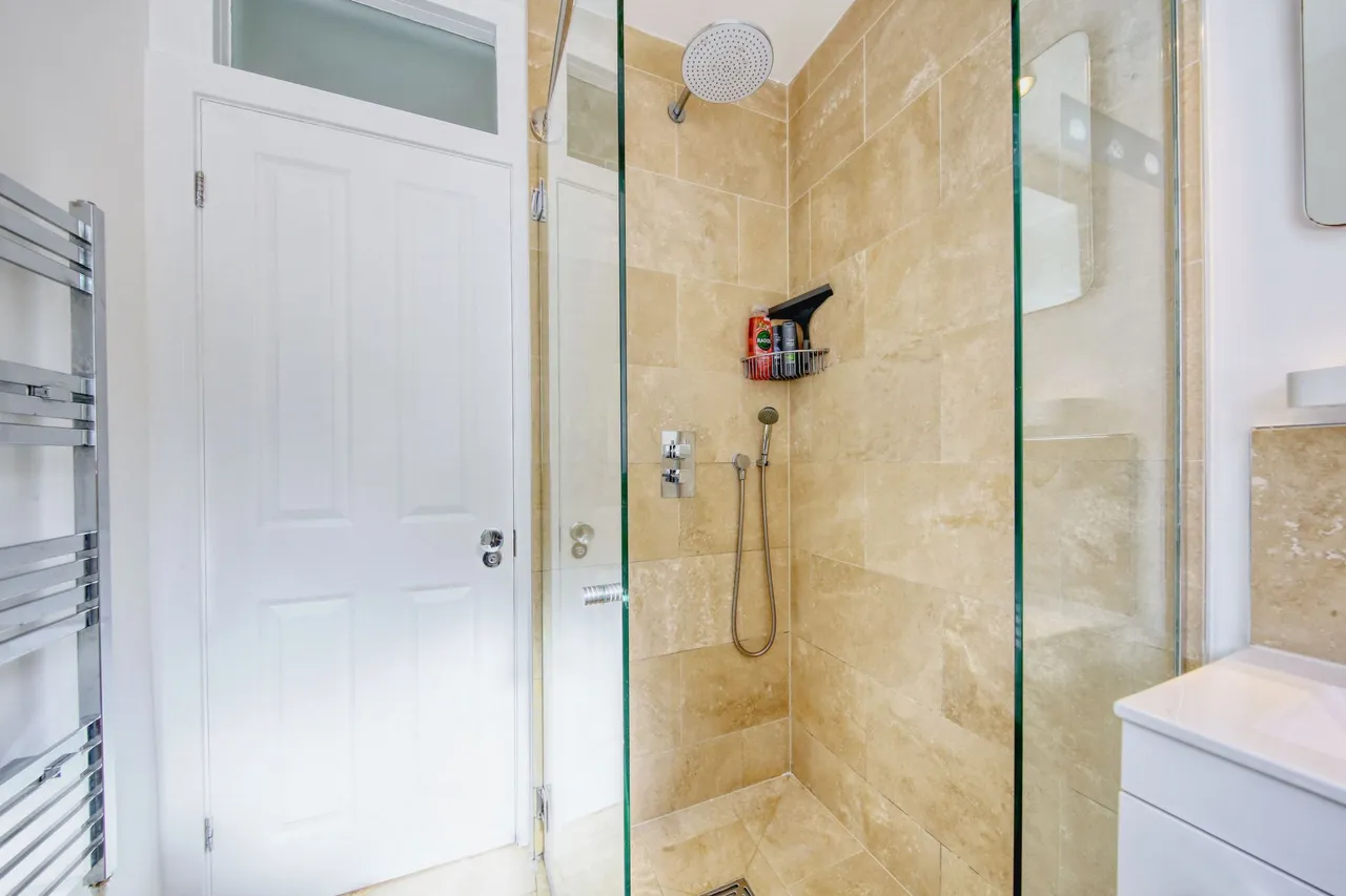 Burntwood Lane, London, SW17 0AH, photo 7