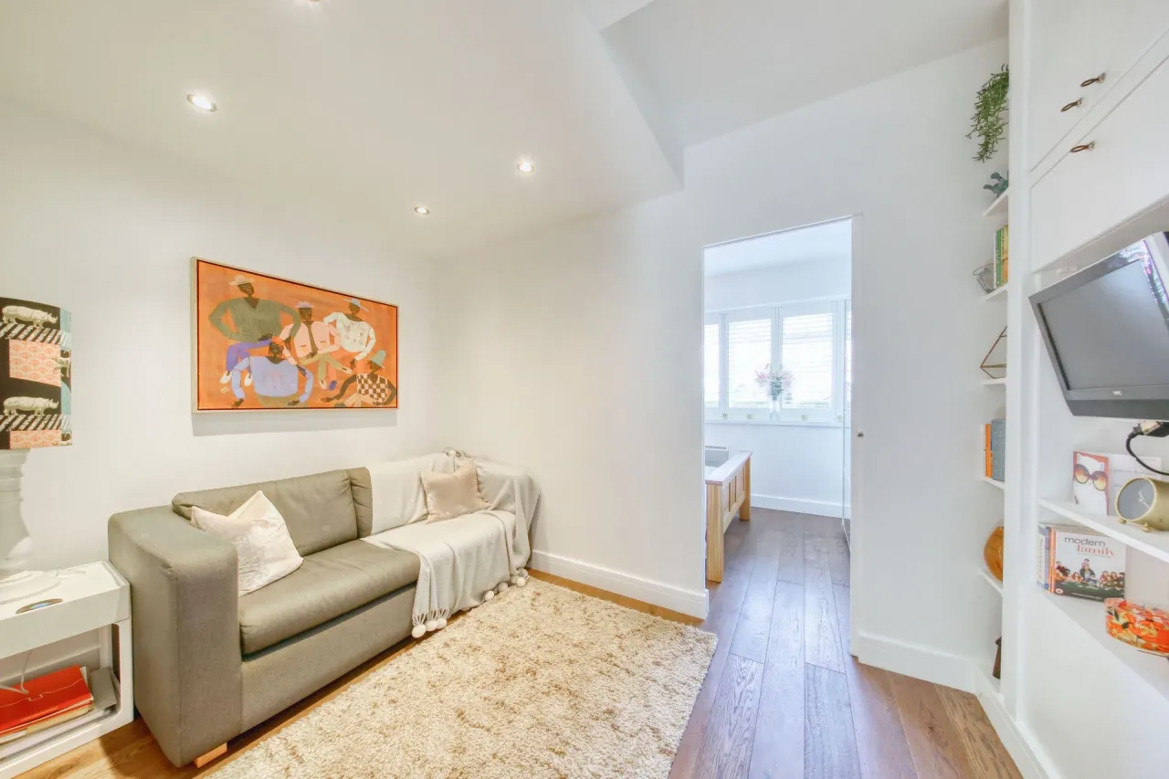 Burntwood Lane, London, SW17 0AH, photo 14