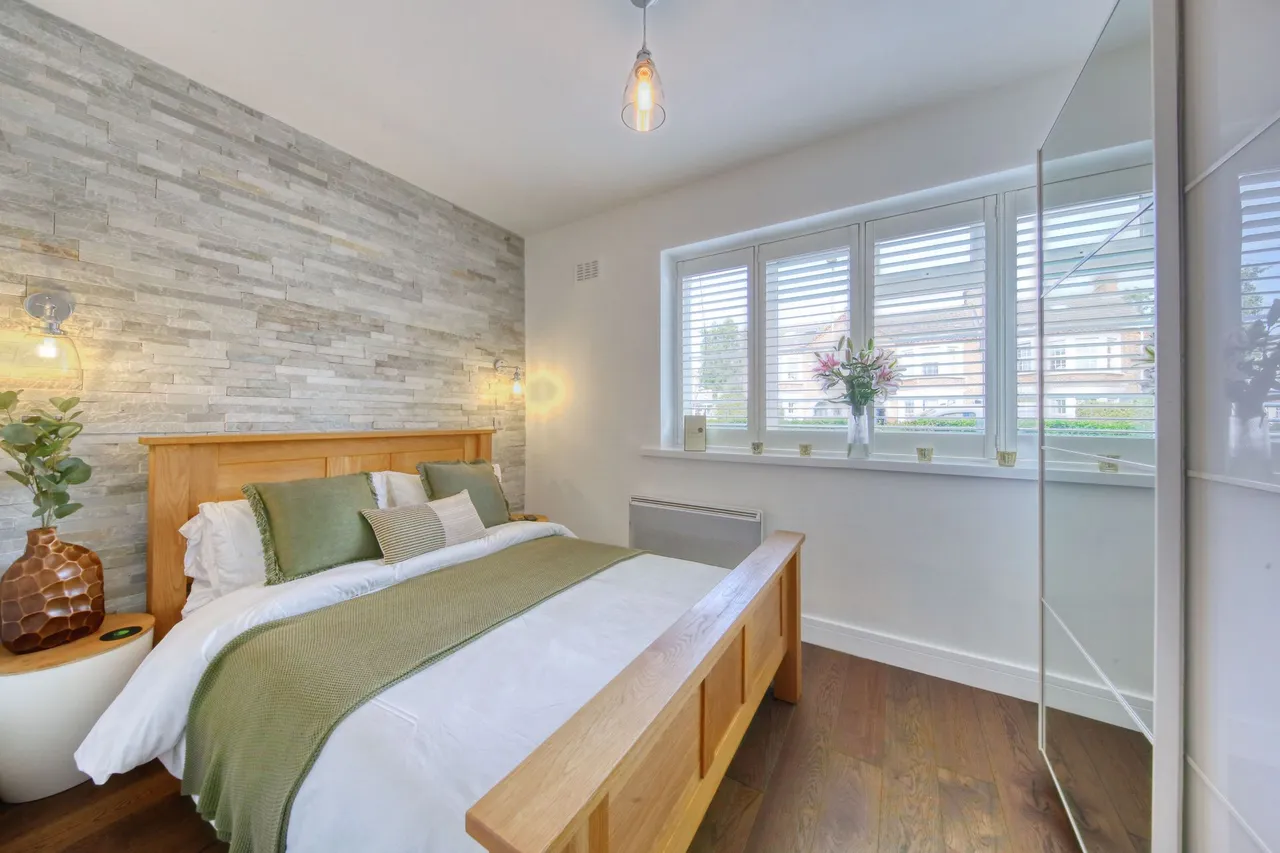 Burntwood Lane, London, SW17 0AH, photo 3