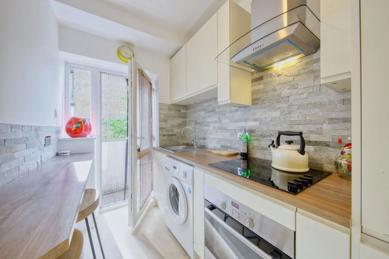 Burntwood Lane, London, SW17 0AH, photo 16