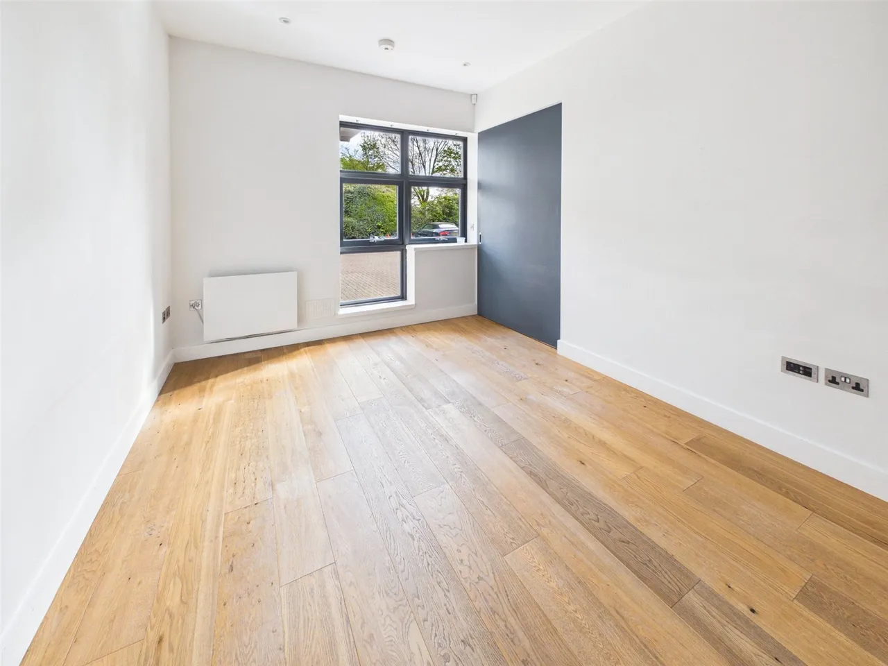 Oldfield Road, Hampton, TW12, photo 2