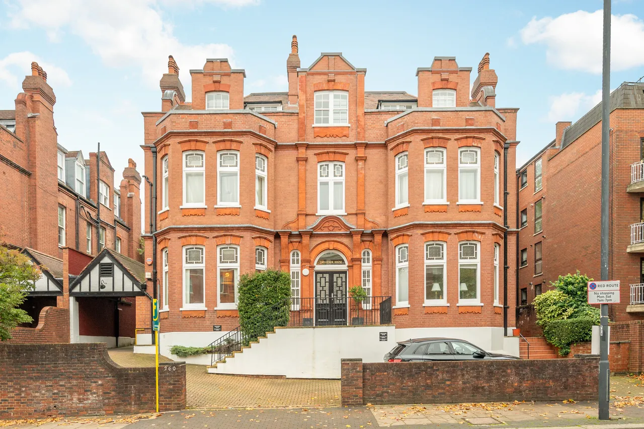 2 bed flat for sale — Flat 1, 260 Finchley Road, London