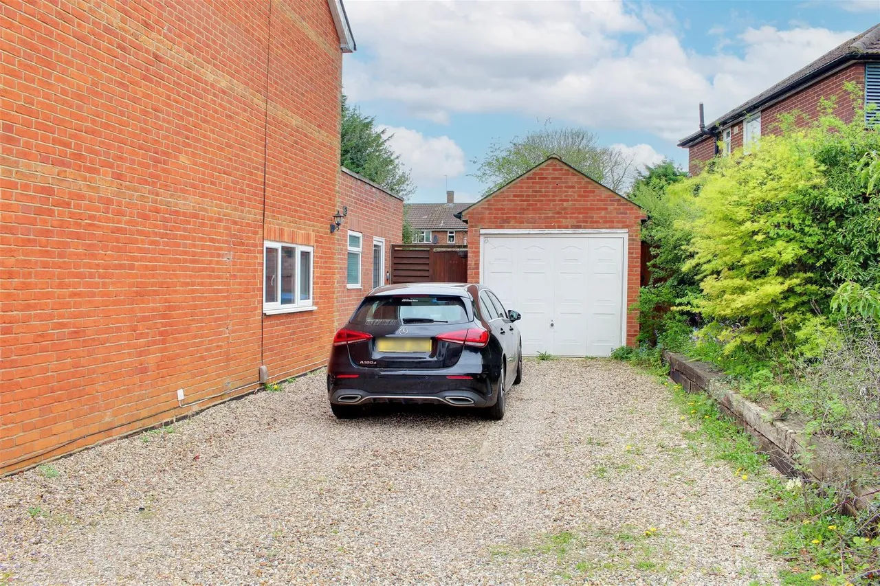 Holloways Lane, Welham Green AL9 7NR, photo 25