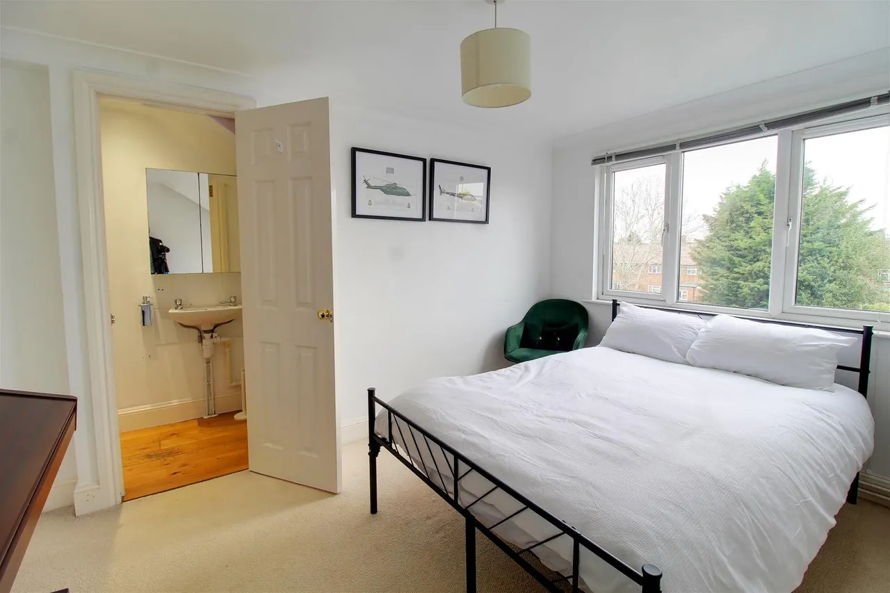 Holloways Lane, Welham Green AL9 7NR, photo 22