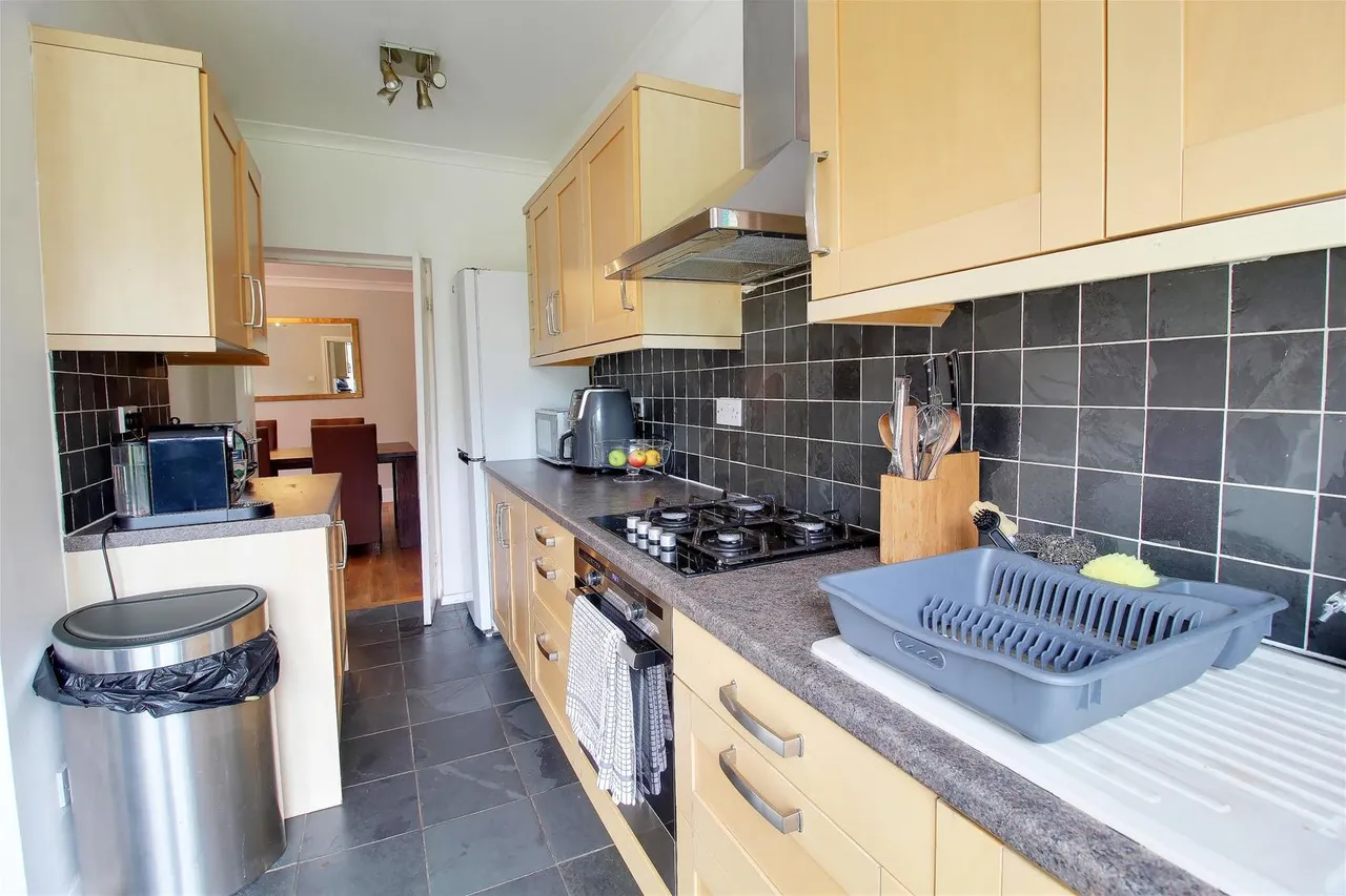 Holloways Lane, Welham Green AL9 7NR, photo 17