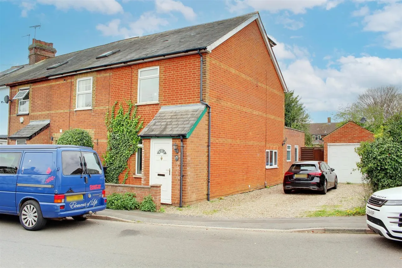 Holloways Lane, Welham Green AL9 7NR, photo 11