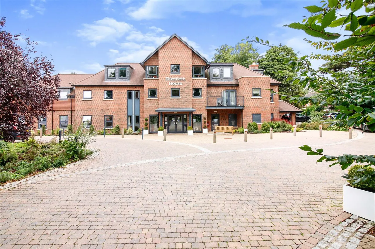 St. Giles Mews, Stony Stratford, MK11, photo 15