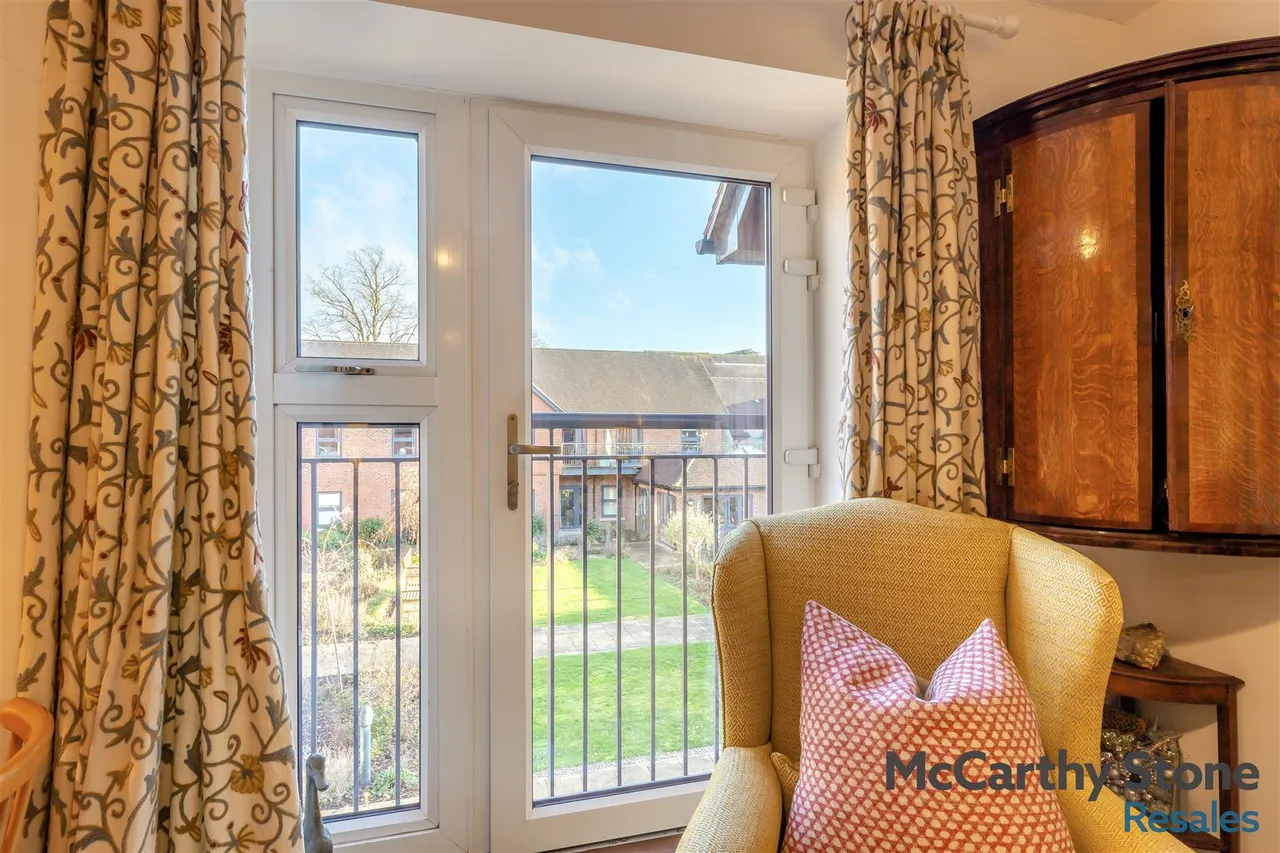 St. Giles Mews, Stony Stratford, MK11, photo 4