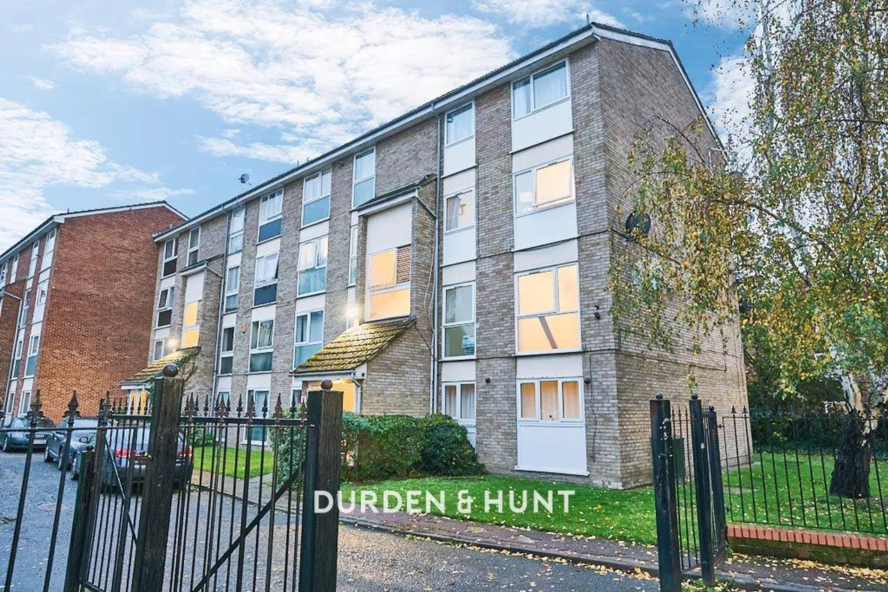 2 bed flat for sale, Aylesbury Close, Forest Gate, E7