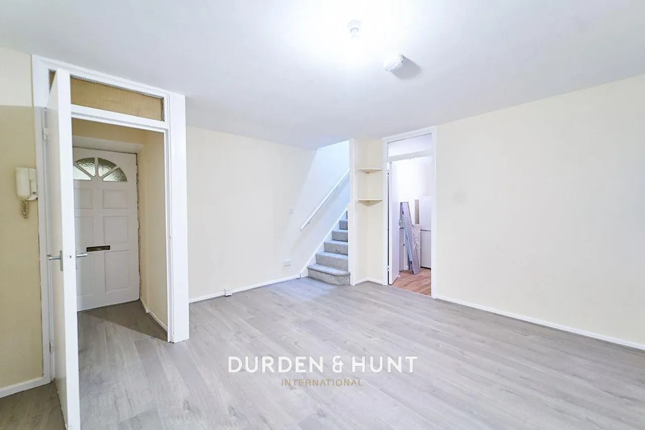 Aylesbury Close, Forest Gate, E7, photo 3