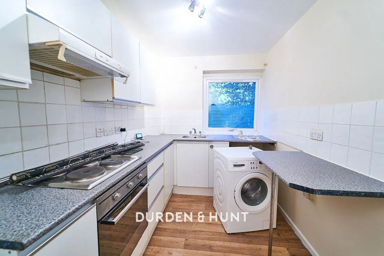 Aylesbury Close, Forest Gate, E7, photo 5