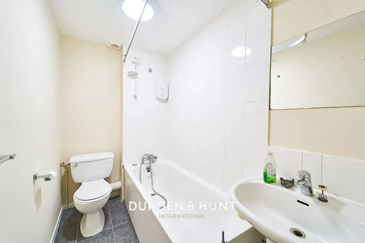 Aylesbury Close, Forest Gate, E7, photo 10