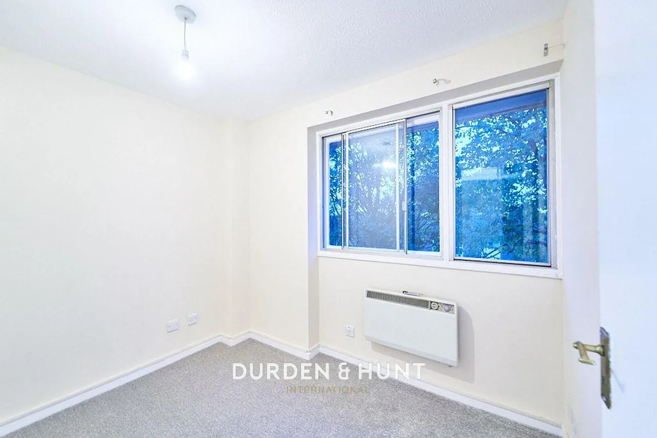 Aylesbury Close, Forest Gate, E7, photo 9