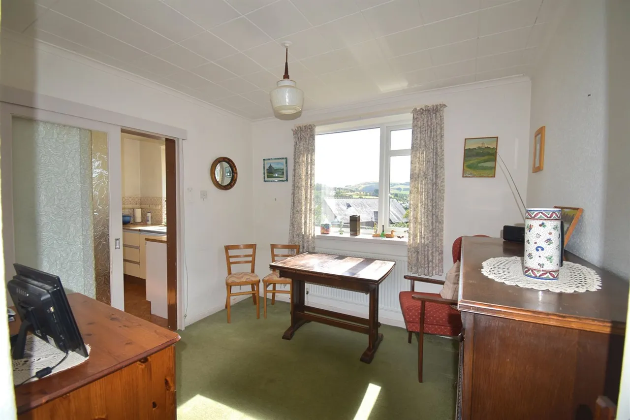 Williamson Crescent, High Peak, photo 5