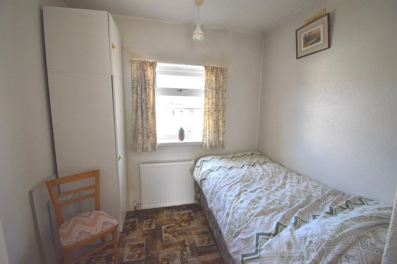Williamson Crescent, High Peak, photo 8