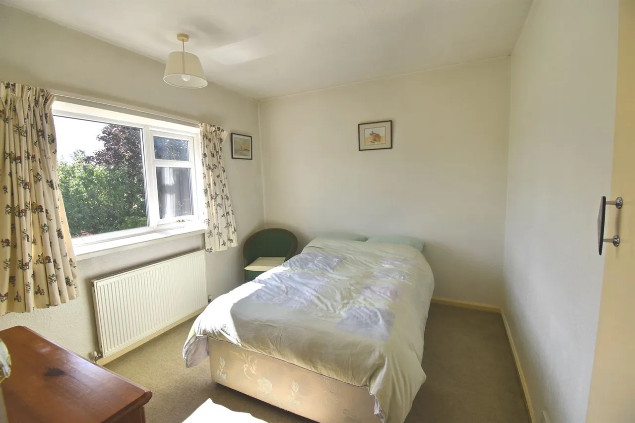 Williamson Crescent, High Peak, photo 7