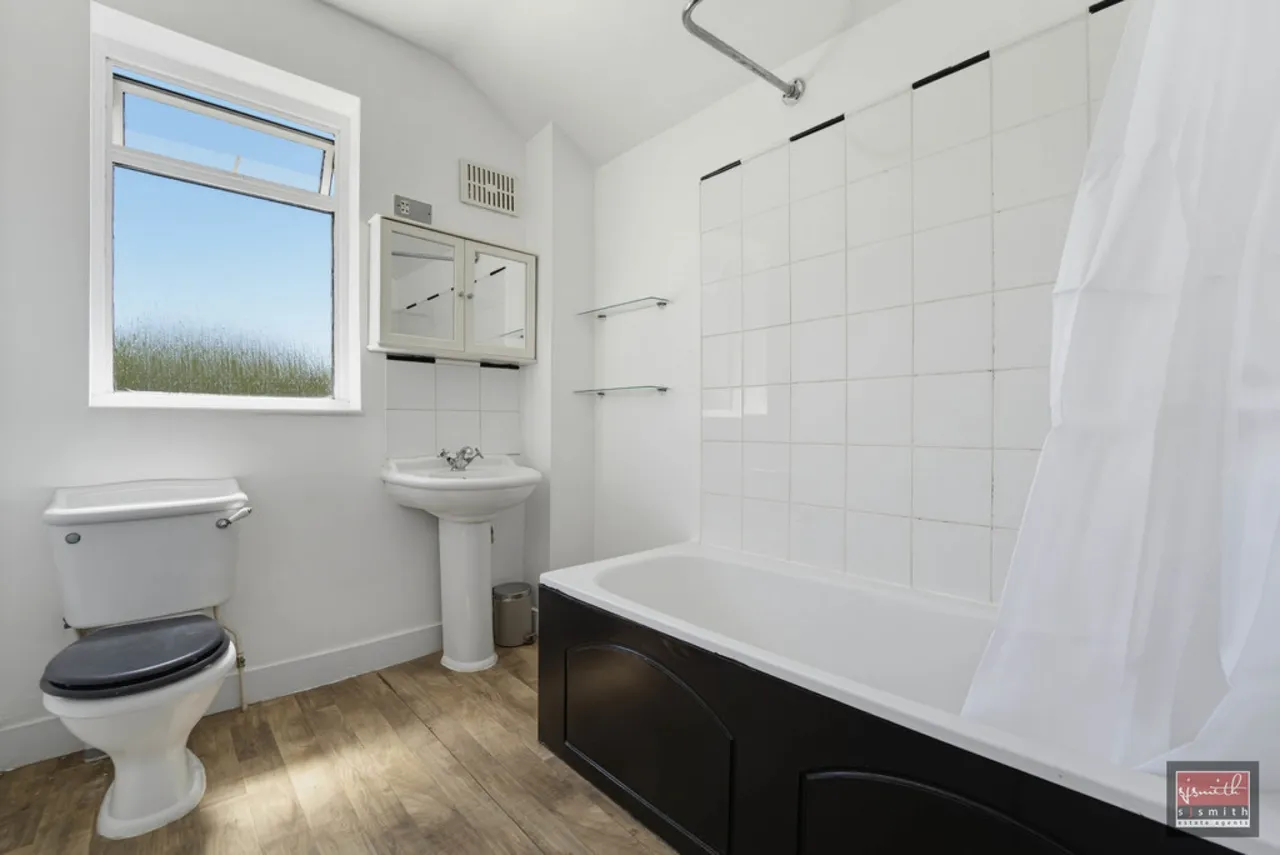 Ruskin Road, Staines-upon-Thames, TW18, photo 9