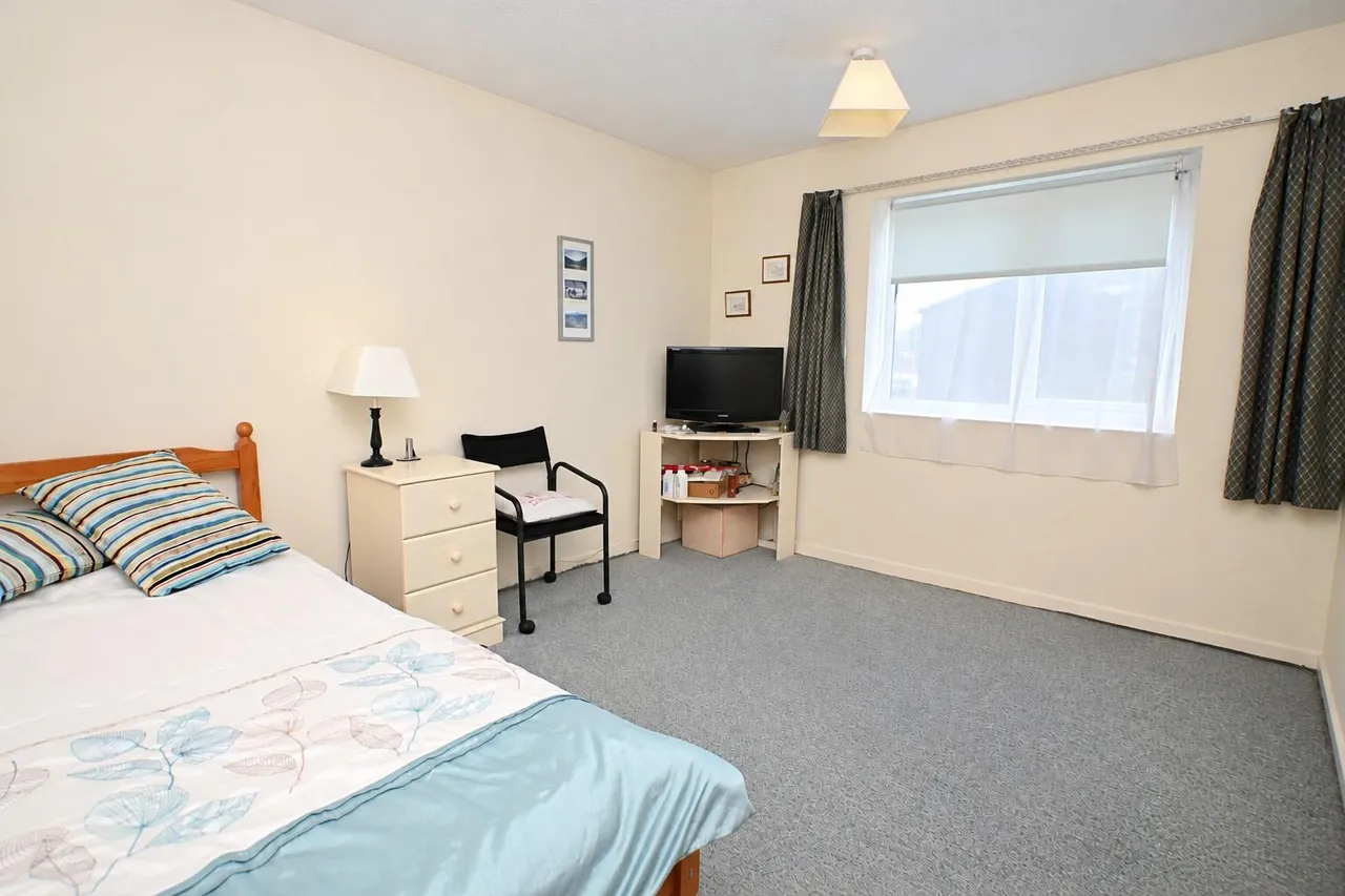 Montserrat Road, Basingstoke, photo 10