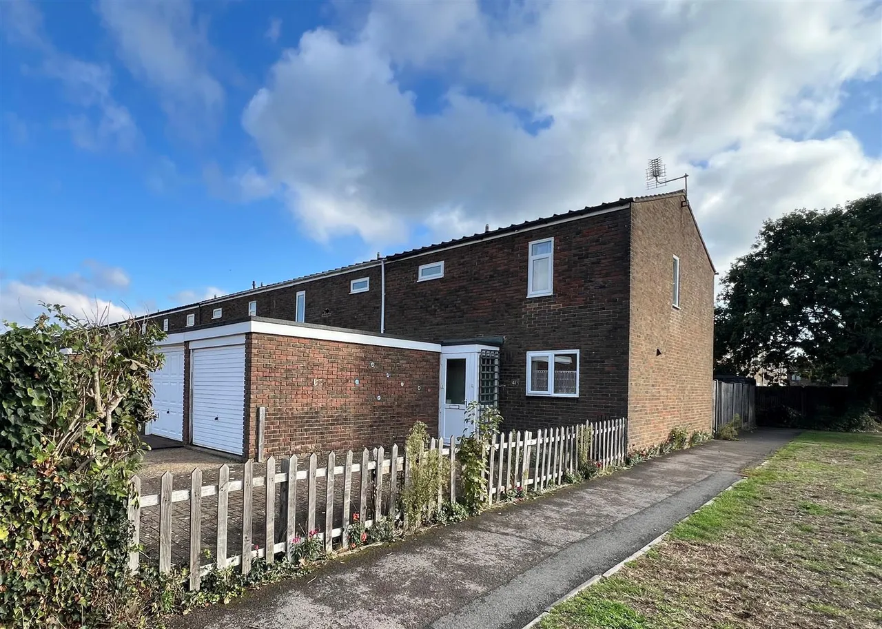 3 bed house for sale, Montserrat Road, Basingstoke
