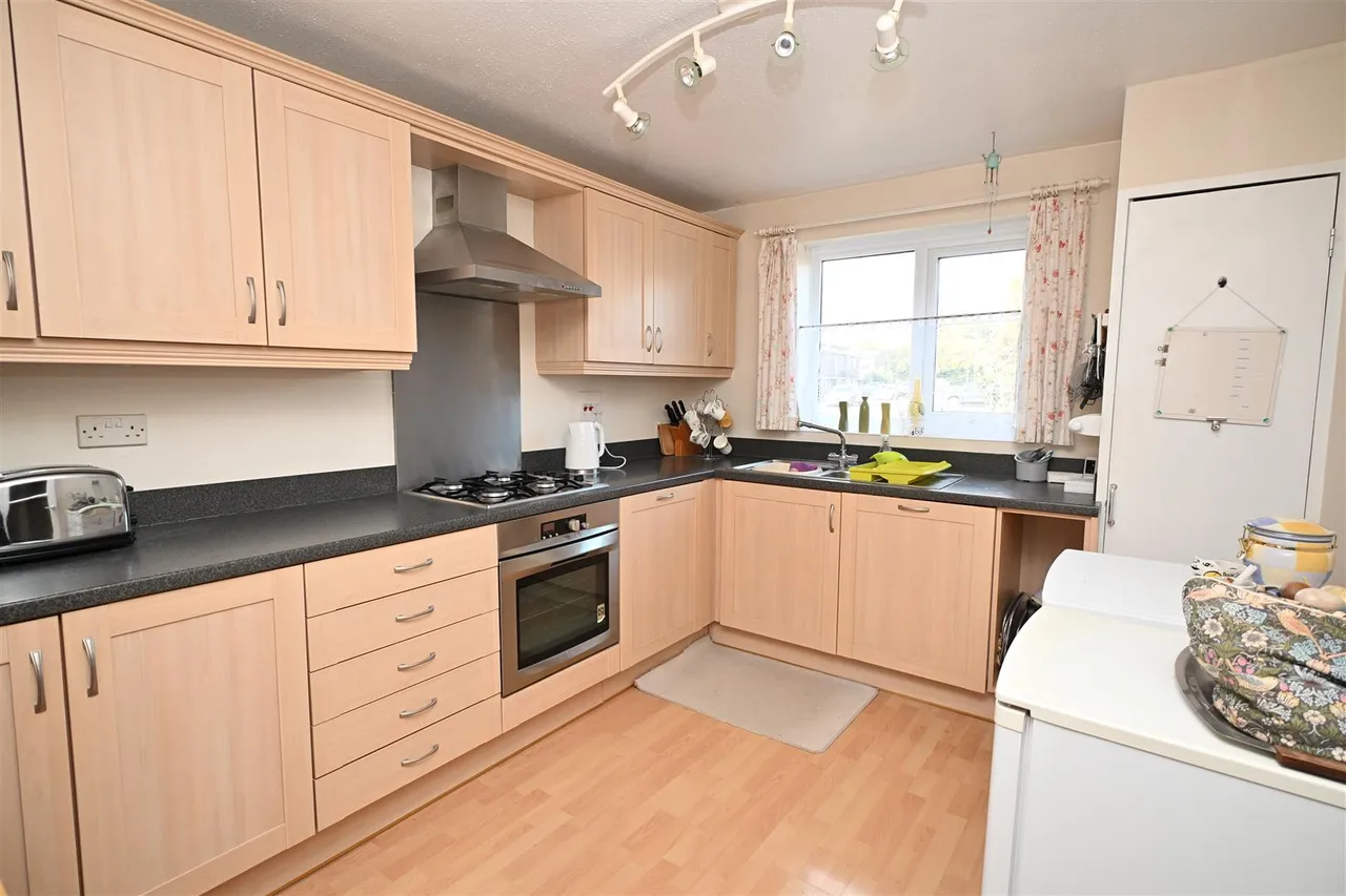 Montserrat Road, Basingstoke, photo 2