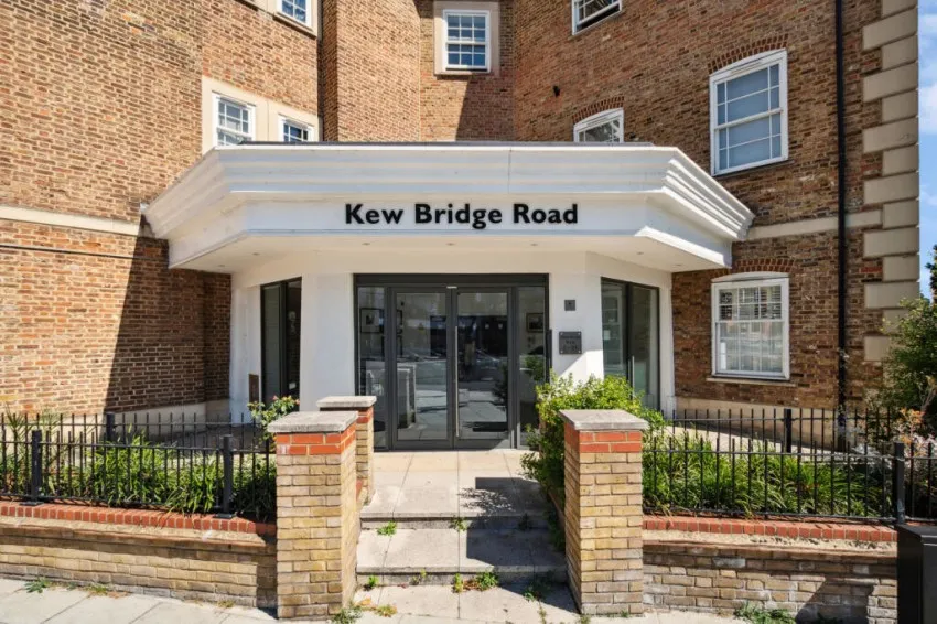 Kew Bridge Road, photo 2