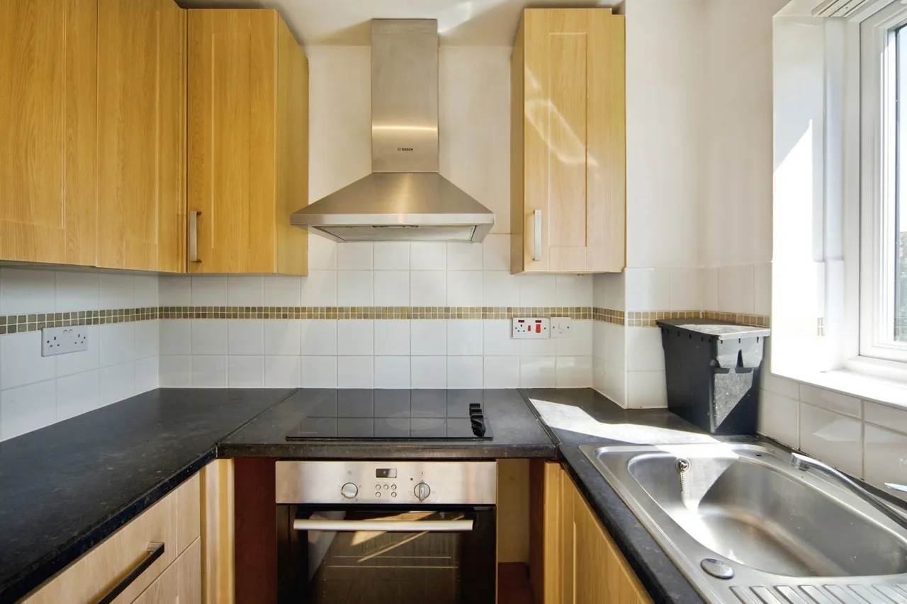 Streamside Close, London, N9, photo 9