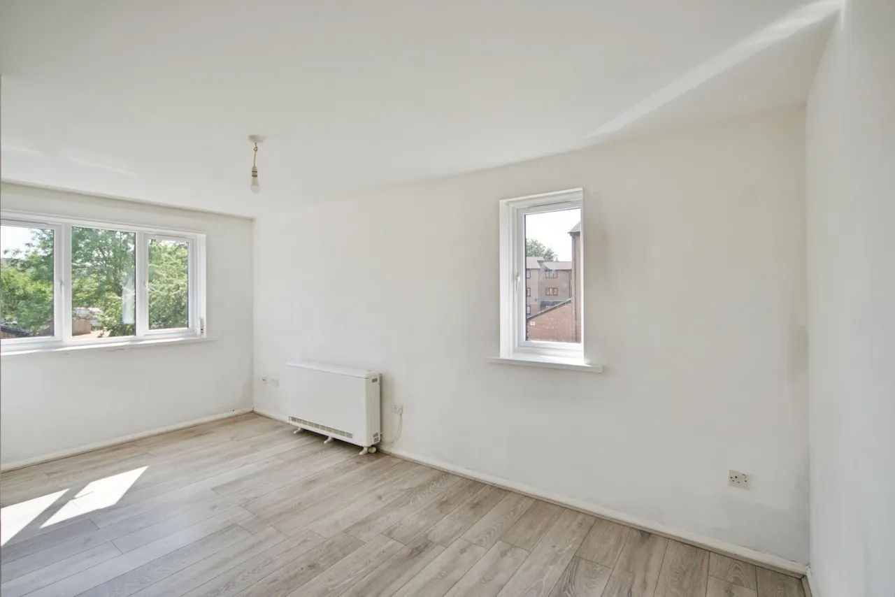 Streamside Close, London, N9, photo 6