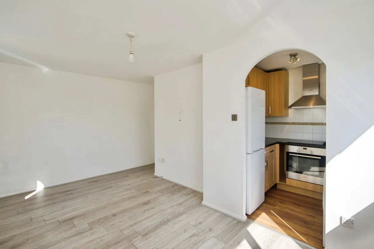 Streamside Close, London, N9, photo 7