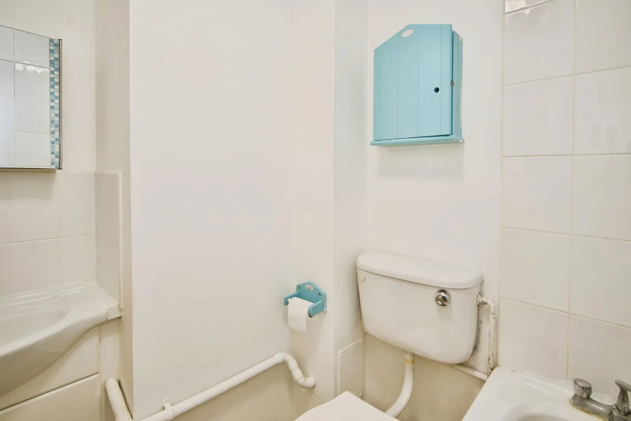 Streamside Close, London, N9, photo 14