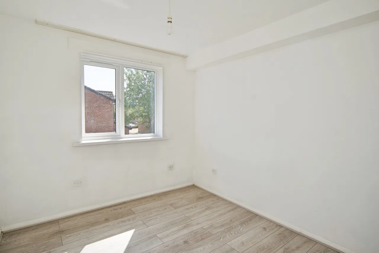 Streamside Close, London, N9, photo 11