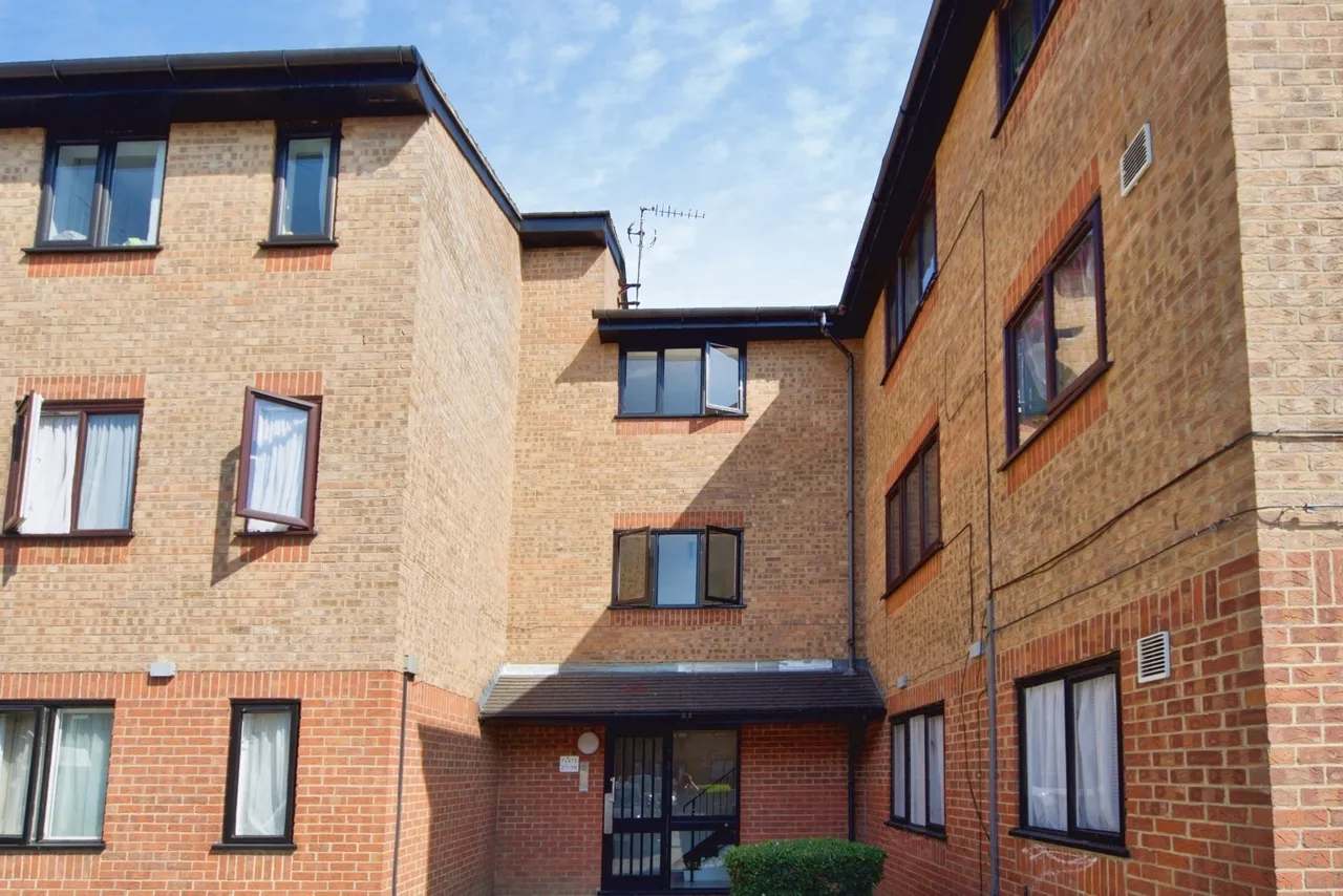 Streamside Close, London, N9, photo 16