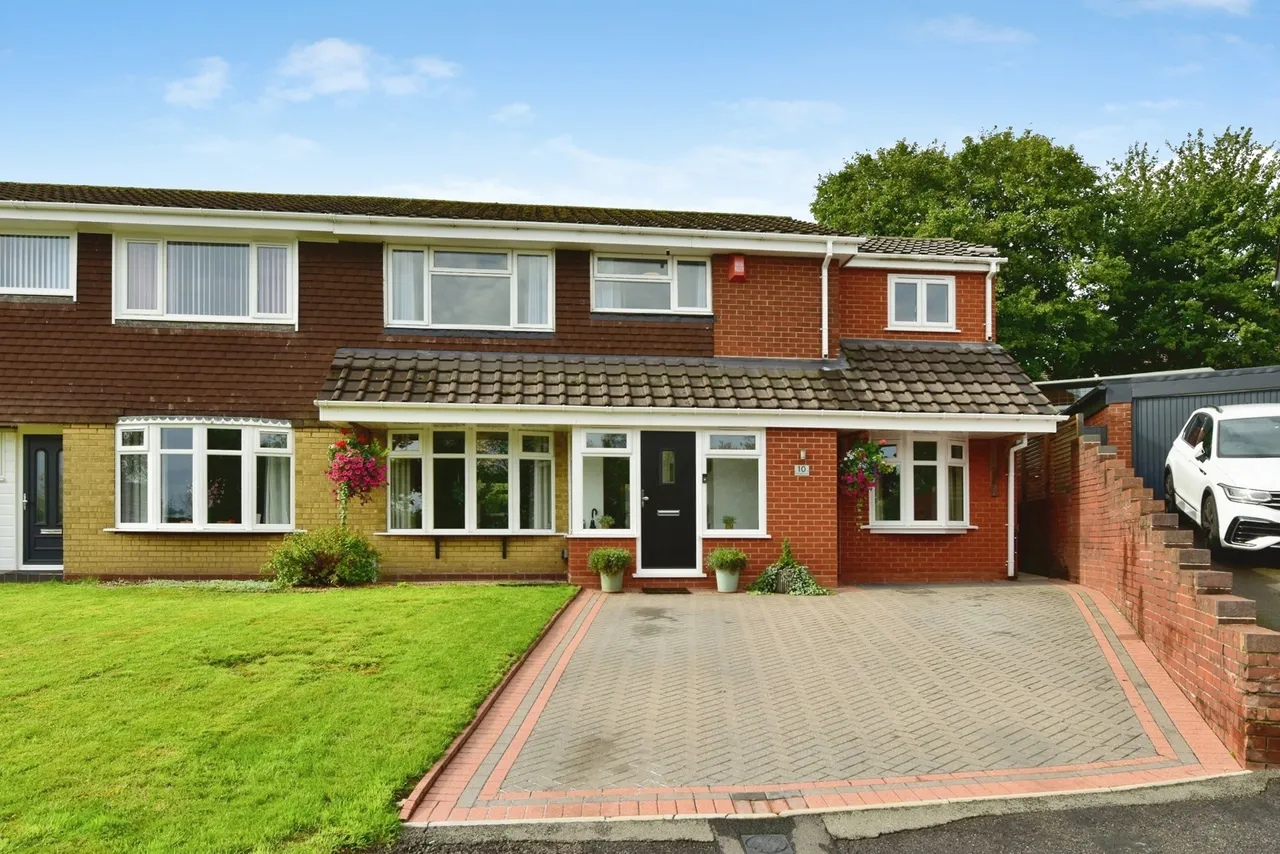 4 bed house for sale — Dorridge Grove, Newcastle, Staffordshire, ST5