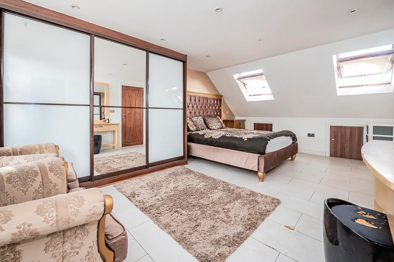 The Crossways, Hounslow, photo 7
