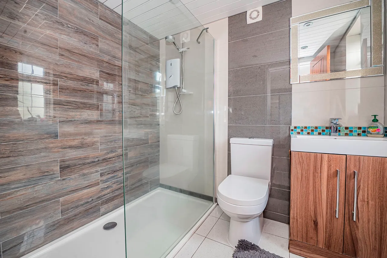 The Crossways, Hounslow, photo 12