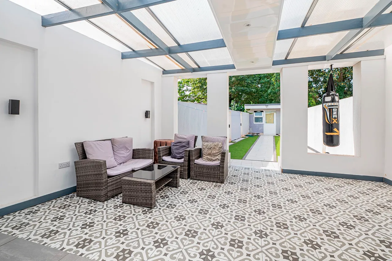 The Crossways, Hounslow, photo 6