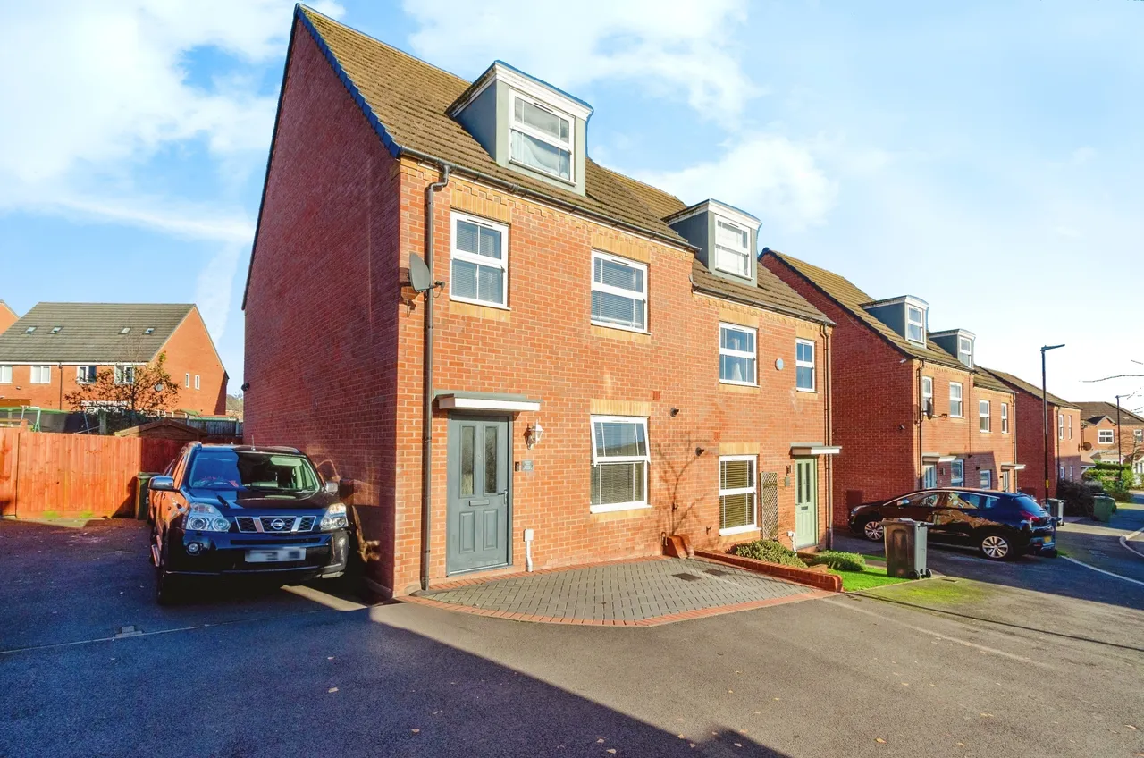 4 bed house for sale — Yorkshire Grove, Walsall, West Midlands, WS2