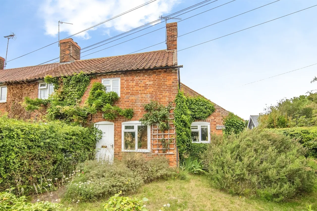 2 bed house for sale, Long Row, Chillesford, IP12